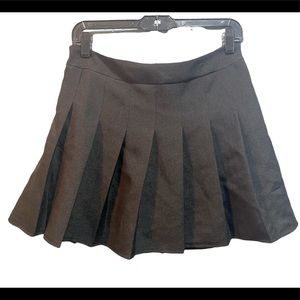 Black pleated mini skirt